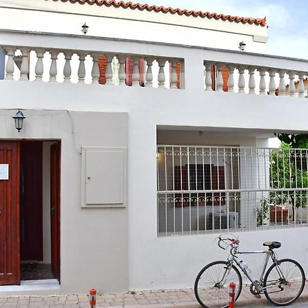 Апартаменты Αρχοντικό Σπίτι Στην Αίγινα Экстерьер фото